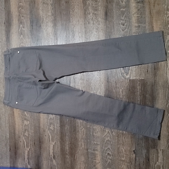 Gently Loved like new grey straight cut jeans by Nicole Miller original size 4 - Picture 6 of 8